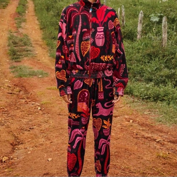 FARM Rio- velour pantsuit - Picture 10 of 11